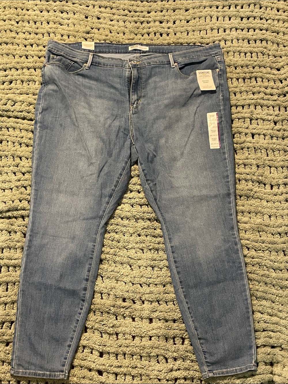 Women’s Skinny Jeans in Light Blue Wash - Stretch Denim